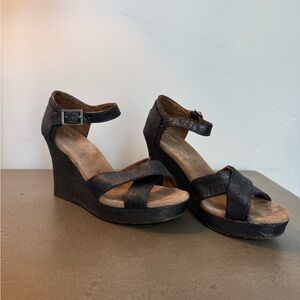 Tom’s Strappy Black Metallic Wedge Sandal